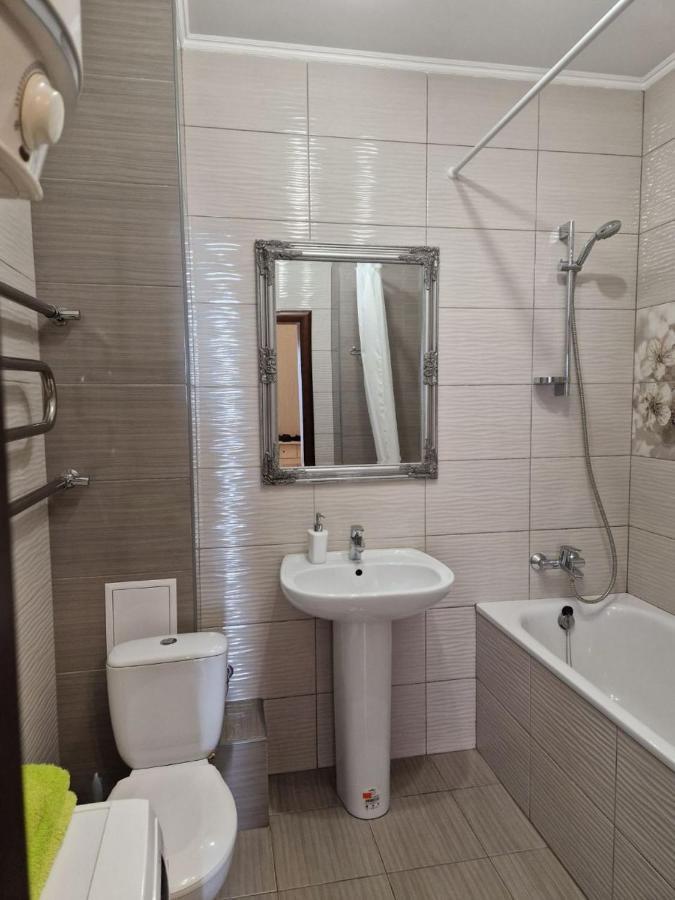 Видовые Апартаменты Kyiv Exterior photo