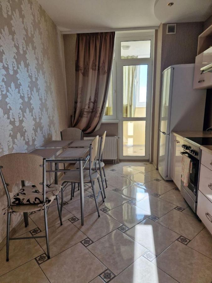 Видовые Апартаменты Kyiv Exterior photo