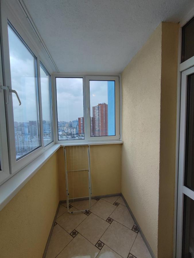 Видовые Апартаменты Kyiv Exterior photo